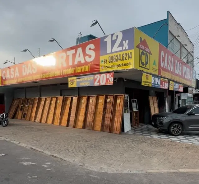 Fachada da loja Messejana da Casa das Portas